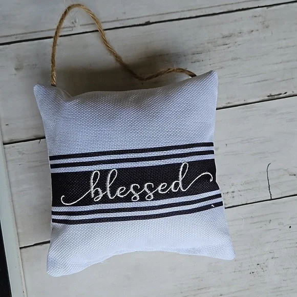 "Wash Your Hands and Say Your Prayers" Bathroom Decor - Picture 3 of 8